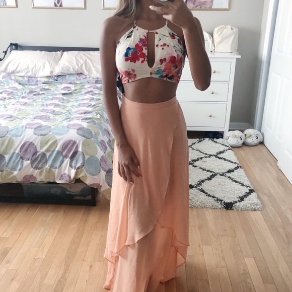 Tops - Halter Tie Floral Crop Top